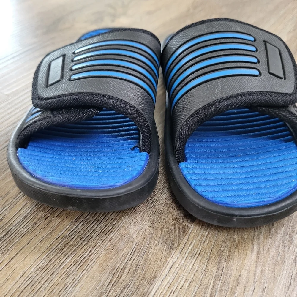 Capelli new york boy slip on sandals size 13 US adjustable black blue flip flops